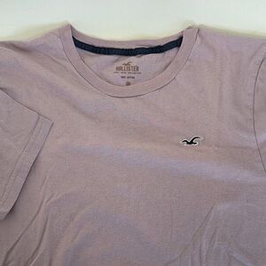 Hollister Men's Light Purple Short Sleeve Tee